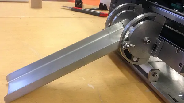 XLP 504 met custom dispencer arm